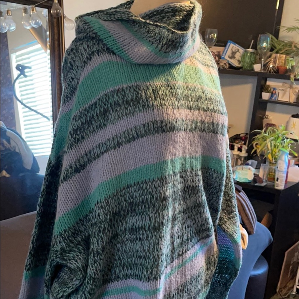 Sweater - Picture 4 of 6